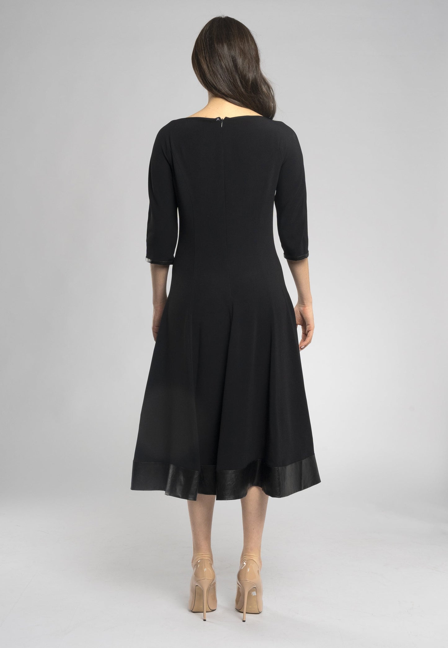 Robe Elegante avec Détail en Éco-Cuir