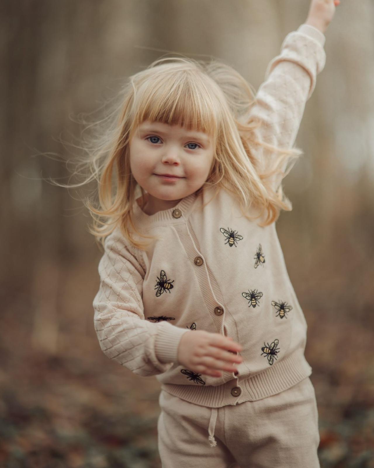 Cardigan orné d’abeilles pour fille