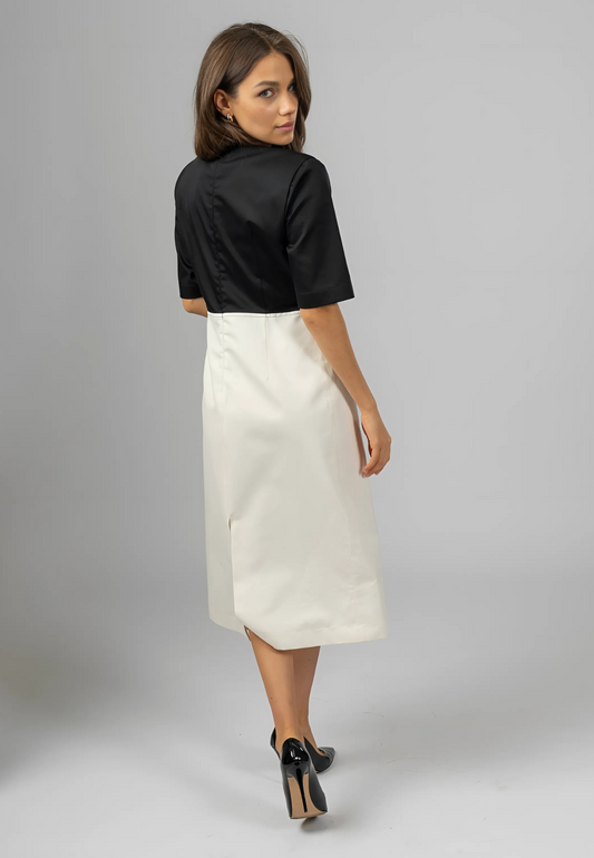 Robe droite blanche et noire à manches courtes, broderie en demi-marguerite, 100% coton.