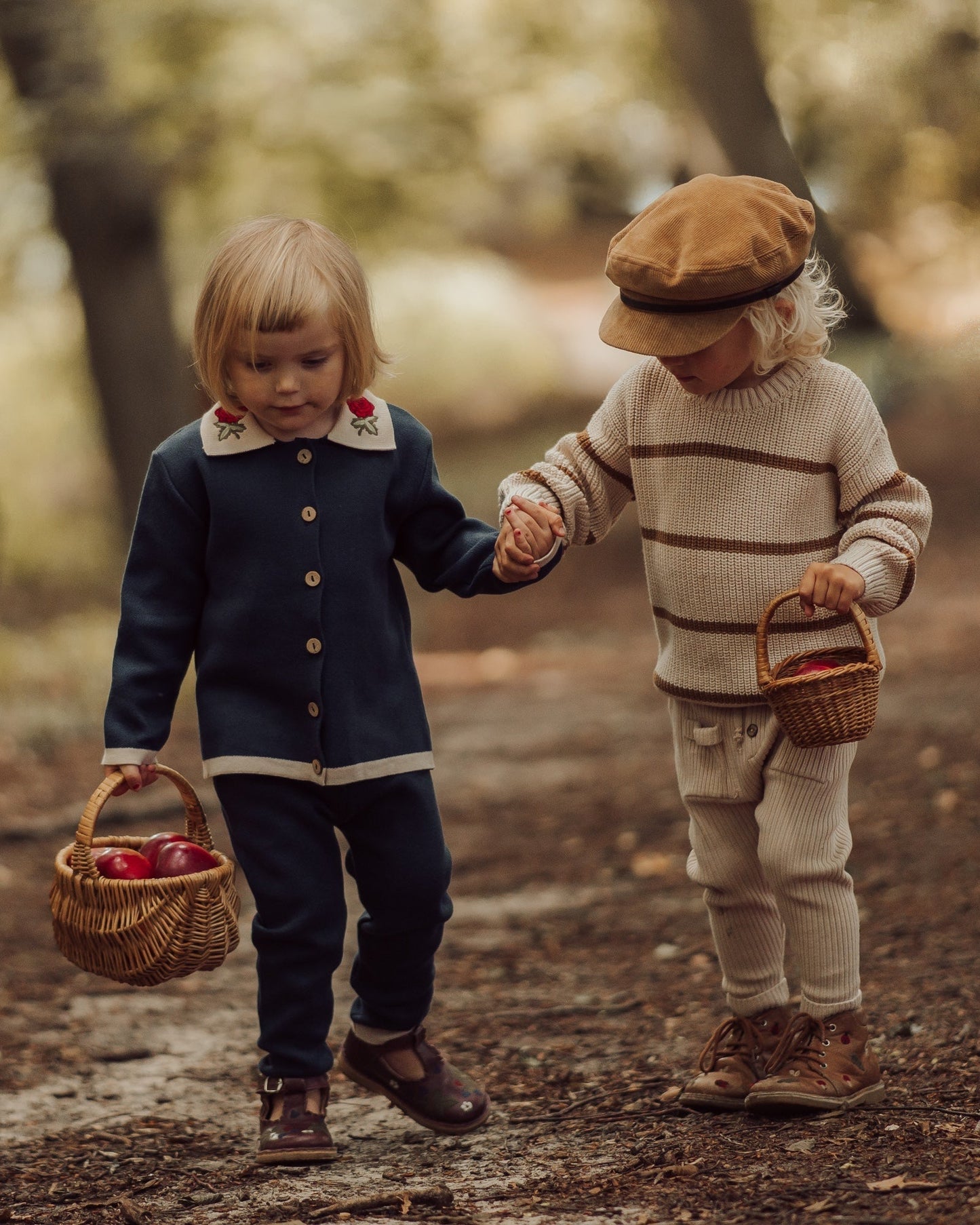 Cardigan bleu brodé pour fille